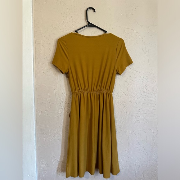 ❤️‍🔥2/$20❤️‍🔥Short Sleeve Dress Size Small - Love Fast Live Hard - Picture 2 of 4